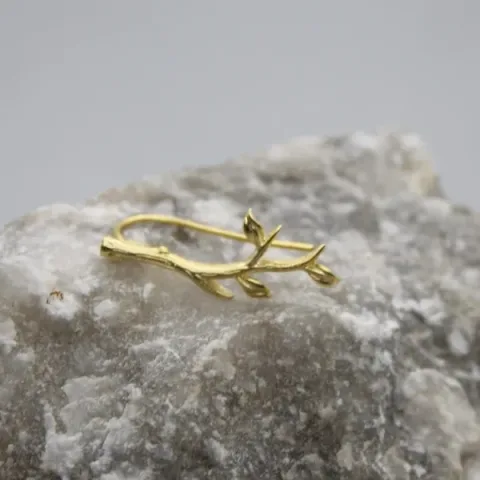 Feroce Climber oorbel links sieraden van L'Heure Dorée