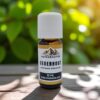 Een flesje van 10 ml Natuurzuiver Cederhout etherische olie