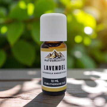 Een flesje van 10 ml Natuurzuiver Lavendel etherische olie