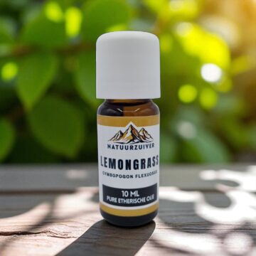 Een flesje van 10 ml Natuurzuiver Lemongrass etherische olie