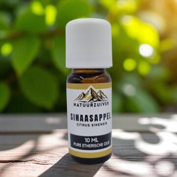 Een flesje van 10 ml Natuurzuiver Sinaasappel etherische olie